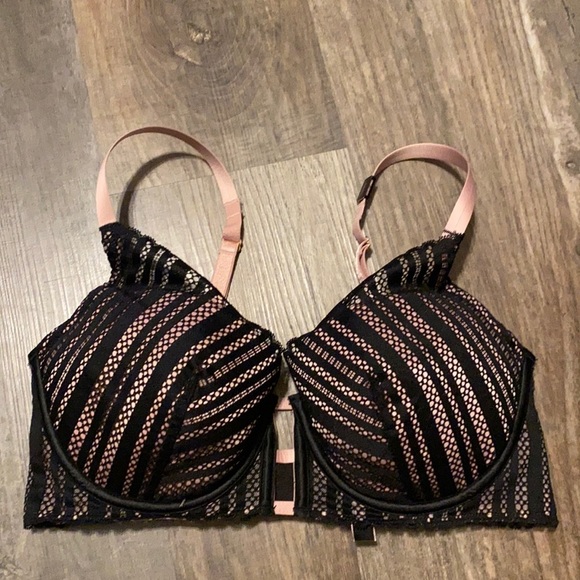 FINAL
PRICE NWT Black and Pink Victoria’s Secret Bra - Picture 2 of 9